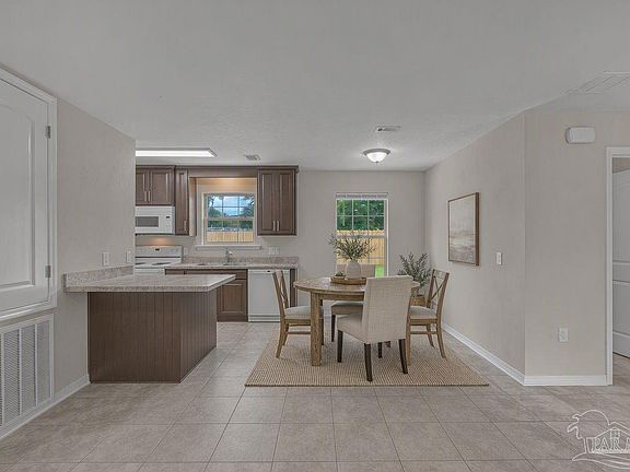 3rd image of 255 Kenmore Rd