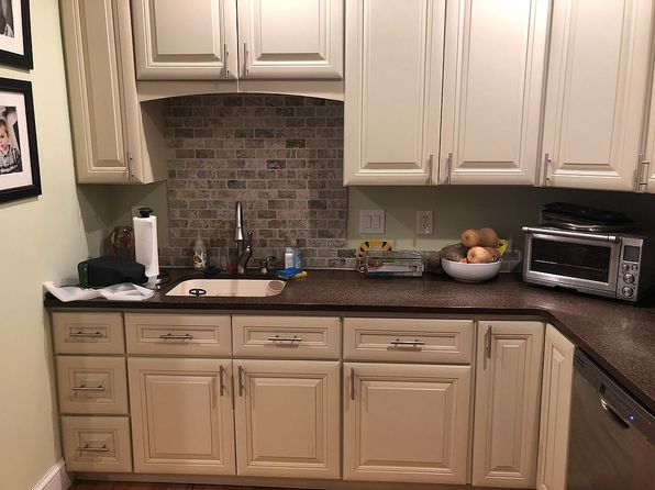 325 Woodford St, Portland, ME 04103