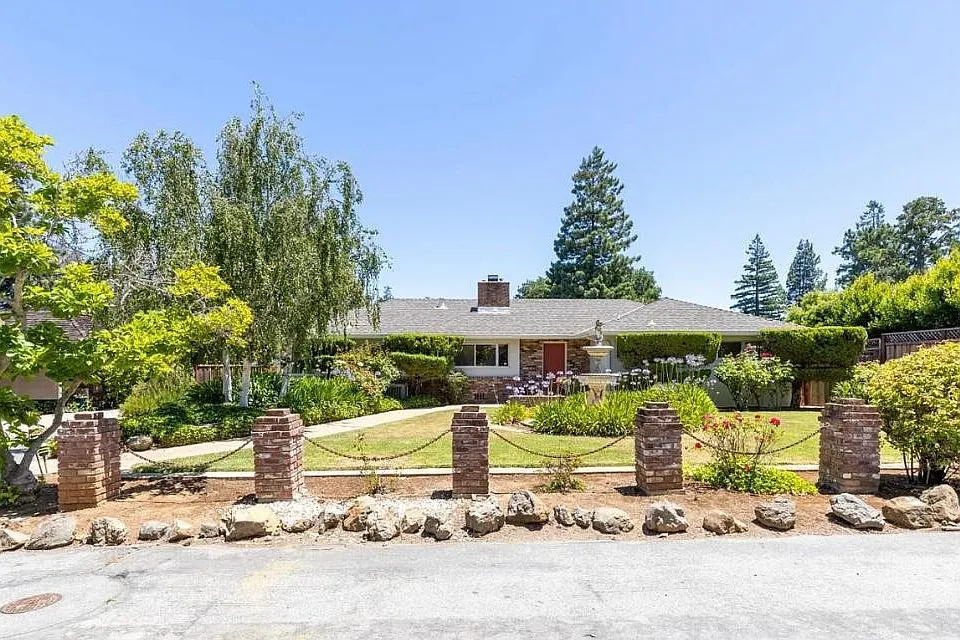 209 Cherry Ave