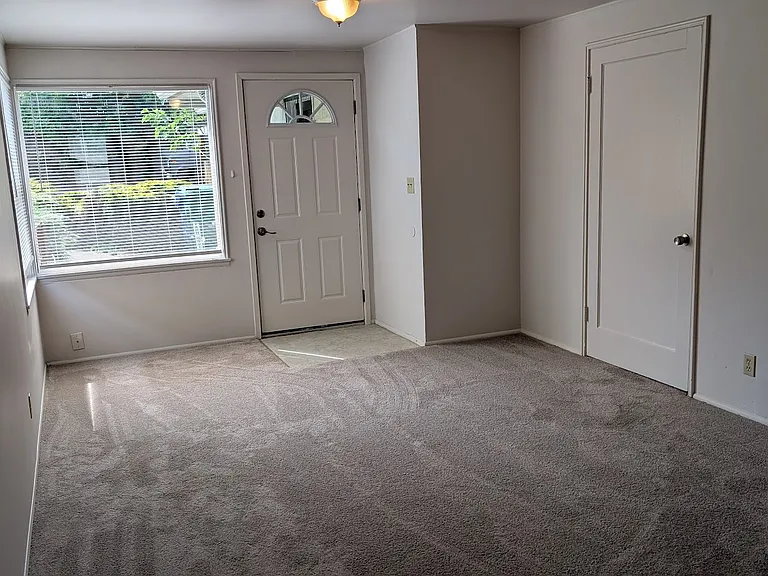 14344 Lenora Pl N #14344 — Photo 1