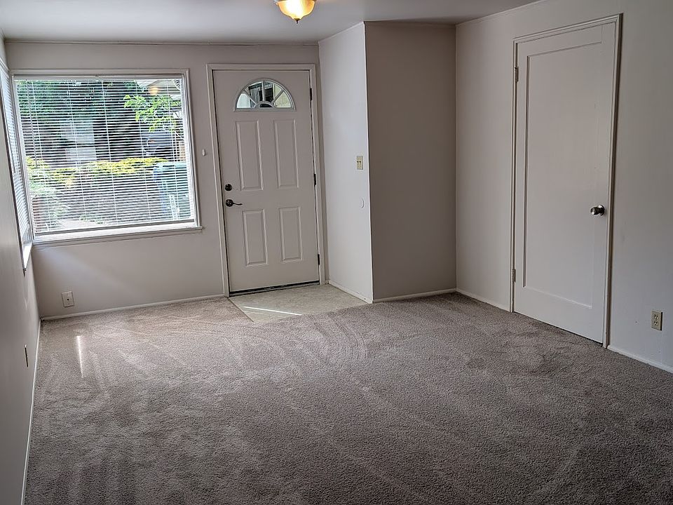 1st image of 14344 Lenora Pl N #14344