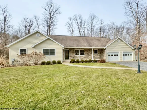 55 West Dr, Bruceton Mills, WV 26525