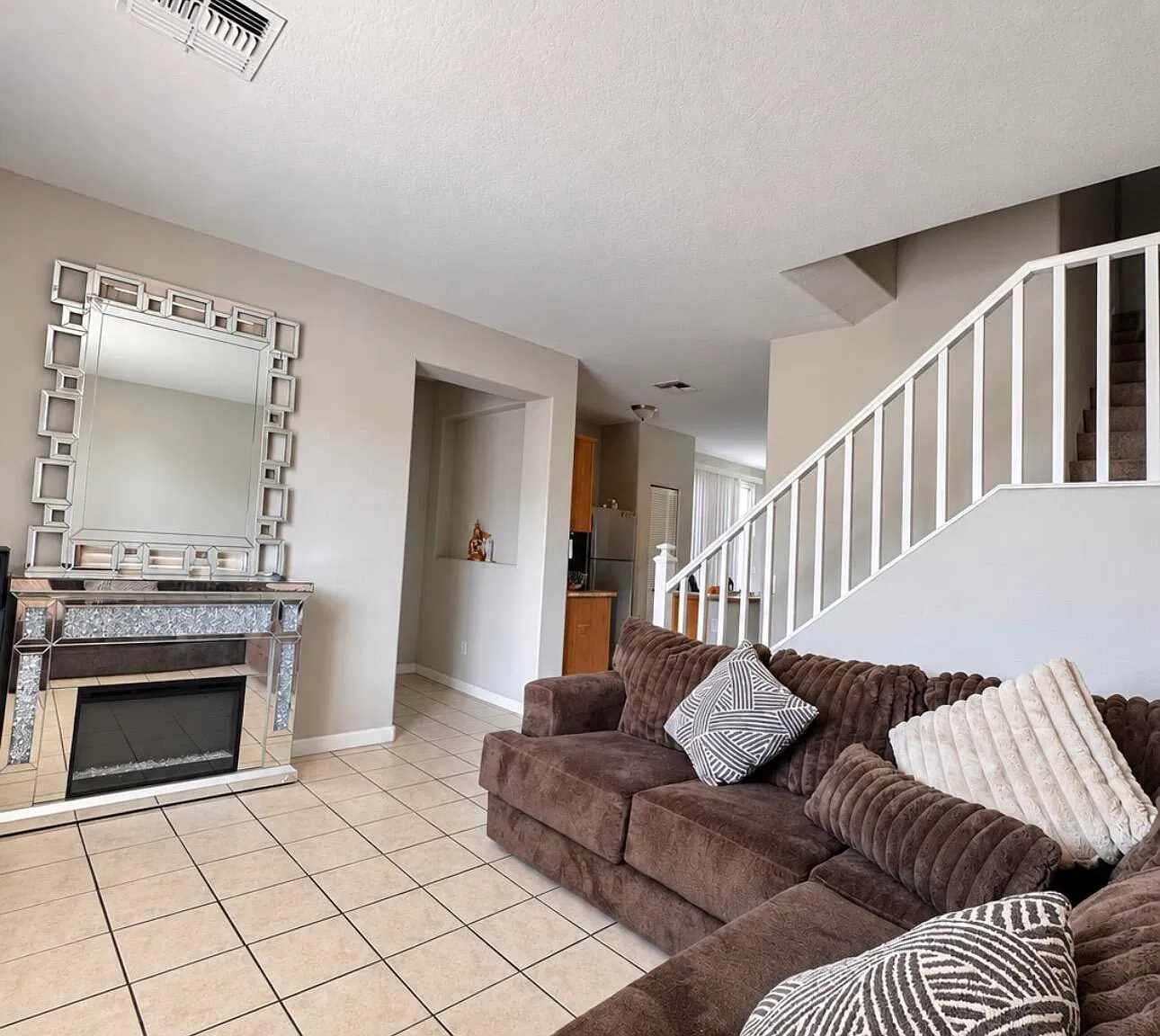 4 bed, 2.5 bath, 1569 sqft, $2,300 — Photo 4