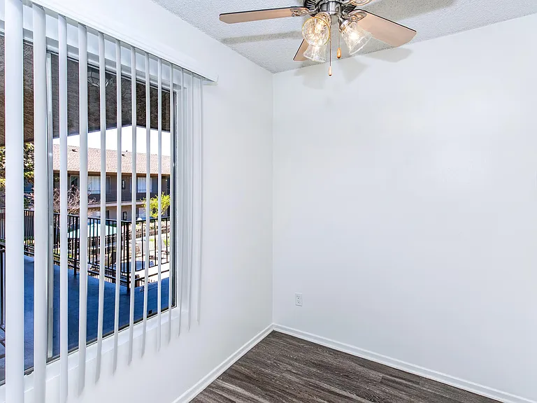 Buena La Vista Apartment Homes — Photo 26