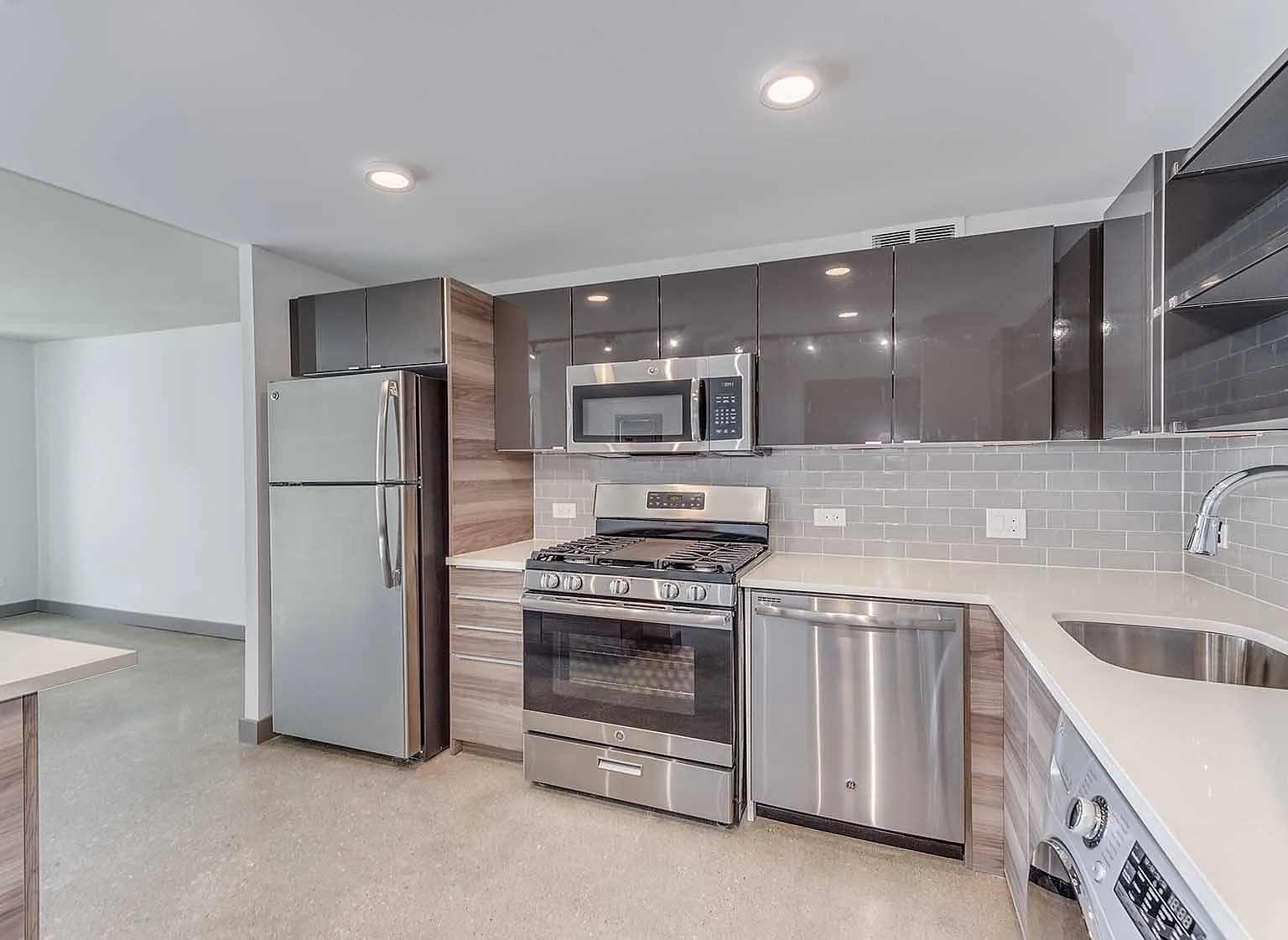 Yorktown Apartments — Photo 1