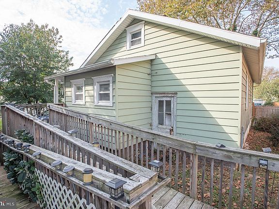 5th image of 107 Adelphia Ave