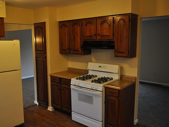 3rd image of 1162 Cabot Dr
