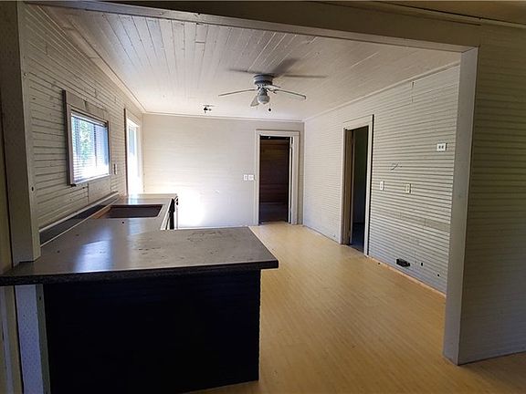 3rd image of 2202 Hartford Dr