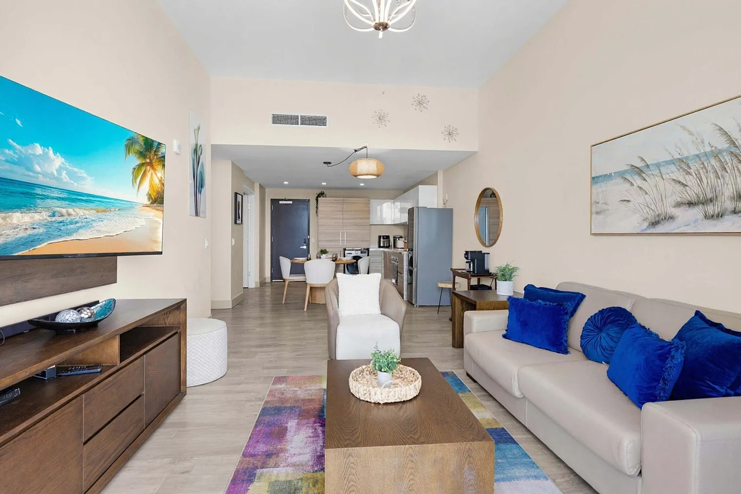 2 bed, 1.0 bath, 796 sqft, $3,866 — Photo 2
