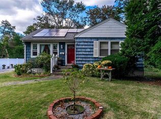 1504 N Thompson Dr, Bay Shore, NY 11706