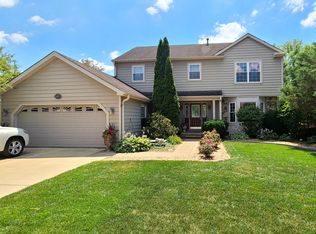 29W581 Ridge Dr, Warrenville, IL 60555