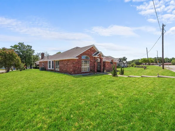 1064 The Meadows Pkwy, Desoto, TX 75115