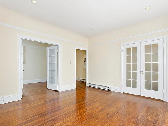 3rd image of 2655 Pine St #4