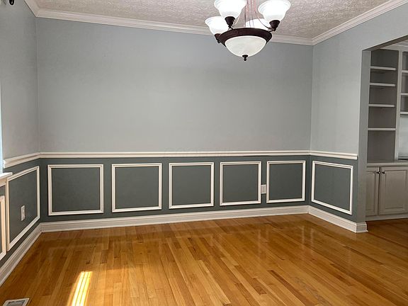 4th image of 369 Mary Ave