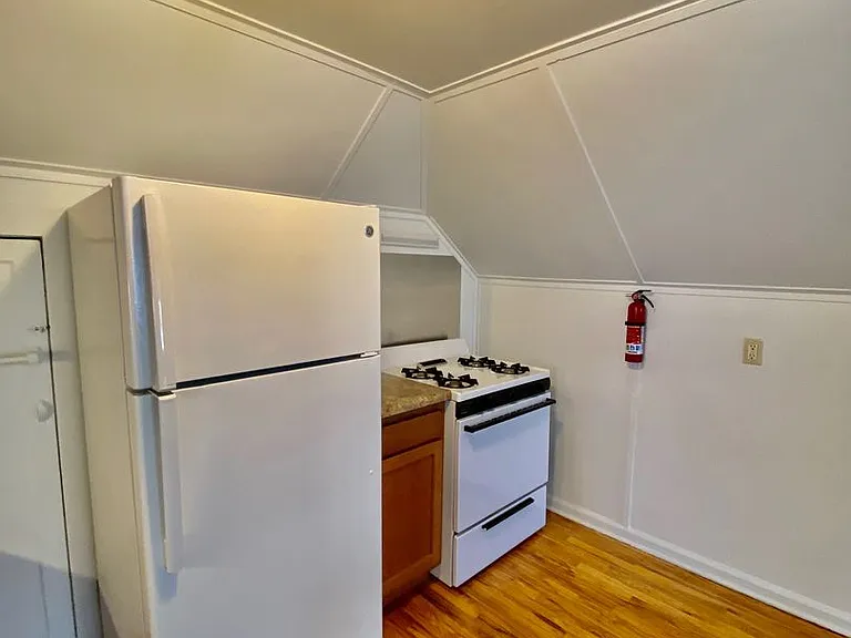 419 Washtenaw Rd — Photo 2