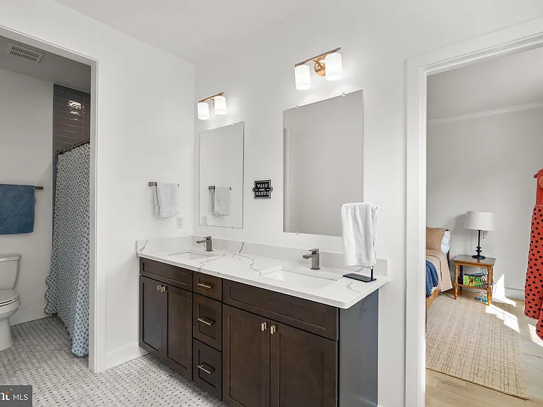 2854 Fairmont St — Photo 27