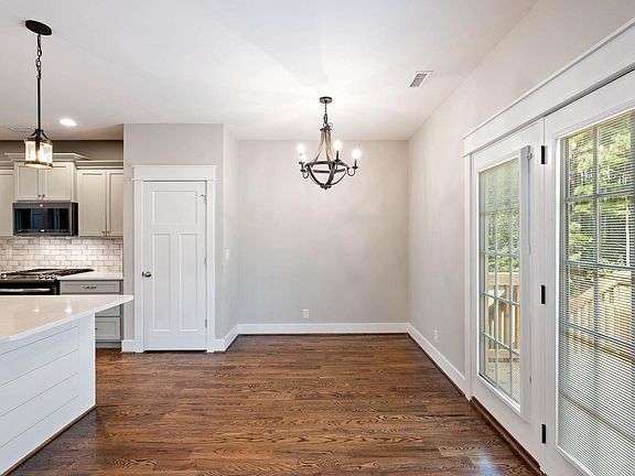 5th image of 607 Zelkova St