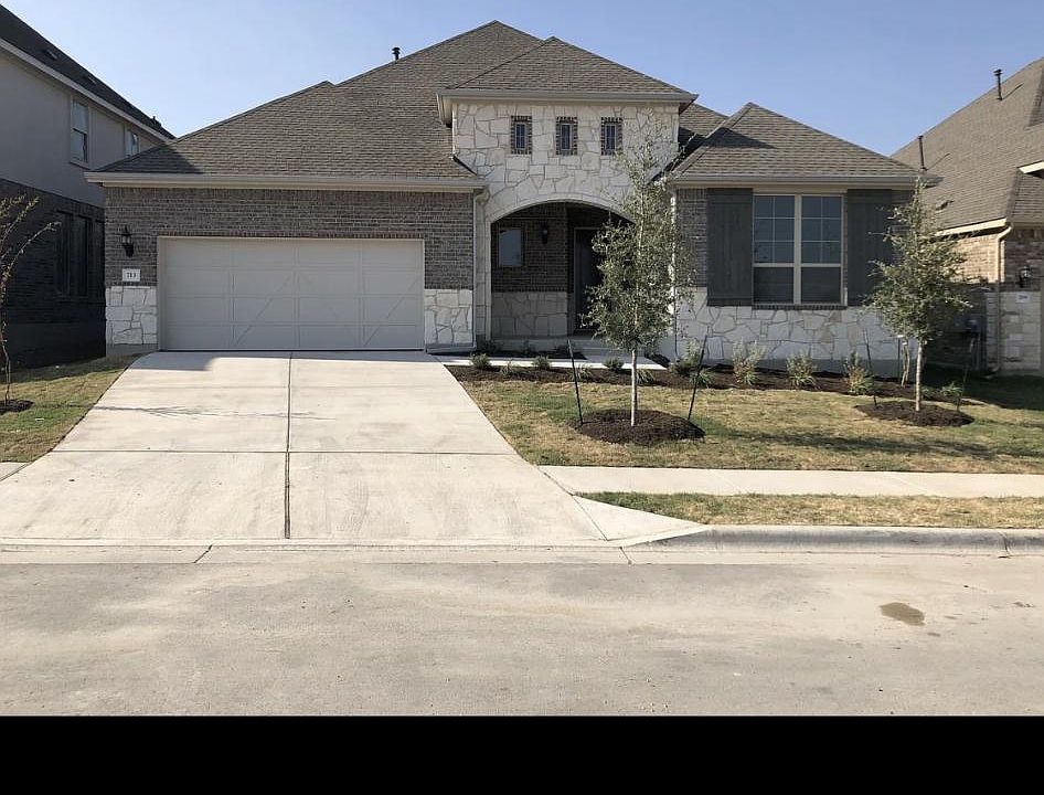2nd image of 727 E Woodview Dr