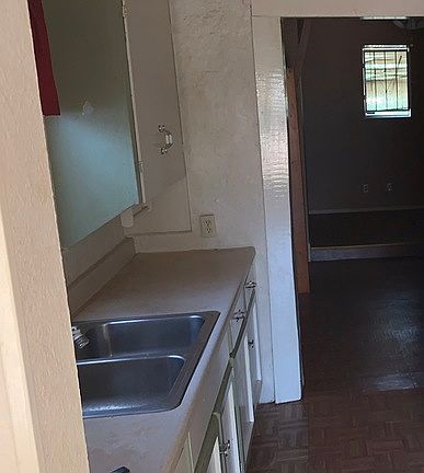 5th image of 4539 Emil St