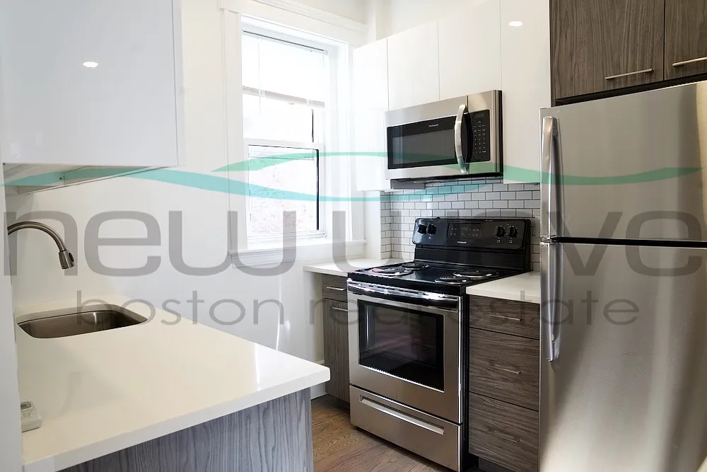 2 bed, 750 sqft, $3,600 — Photo 3