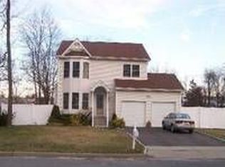 74 Miller Ave, Amityville, NY 11701