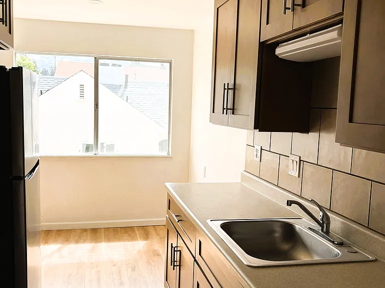 1721 Berkeley Way #4 — Photo 3