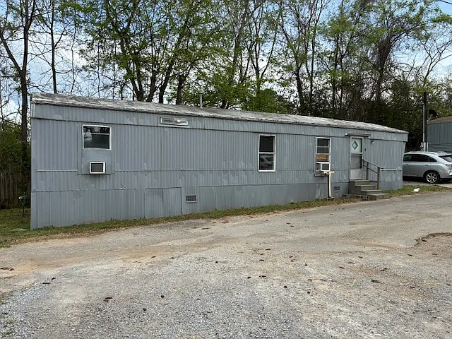 Building Photo - 912 Kathleen Dr #17