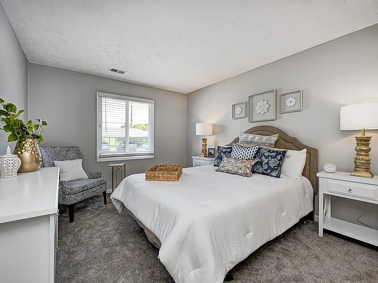 Ivy Knoll Apartments — Photo 13
