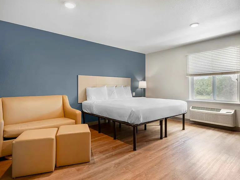 Deluxe Studio - 1 King Bed