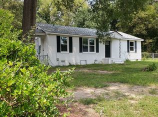 909 Woodlawn Dr, Camden, SC 29020