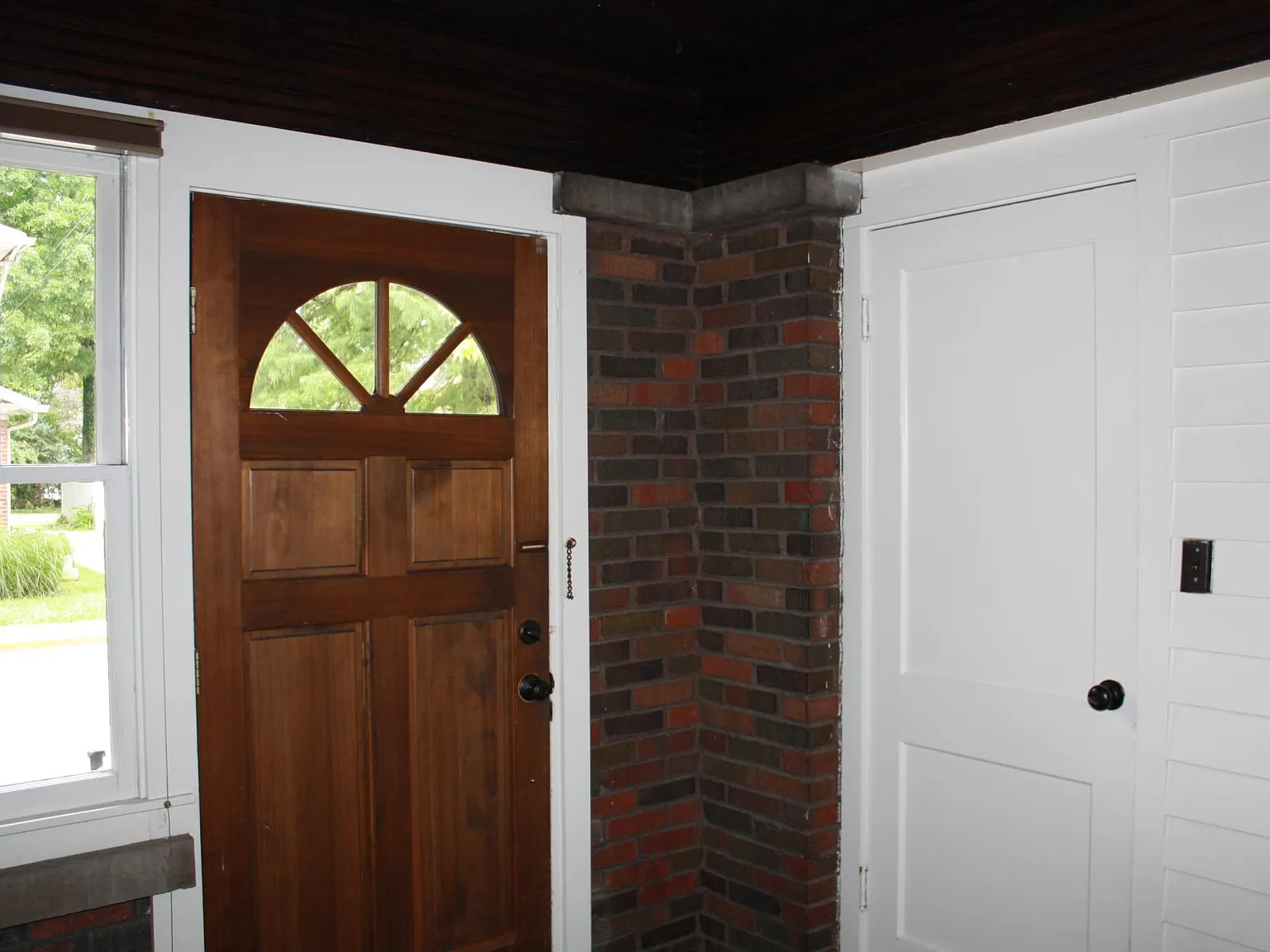 4 bed, 2036 sqft, $4,800 — Photo 2