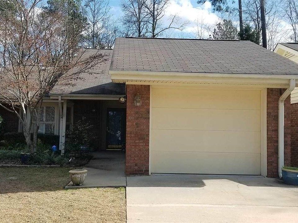 2nd image of 220 Birchwood Ct