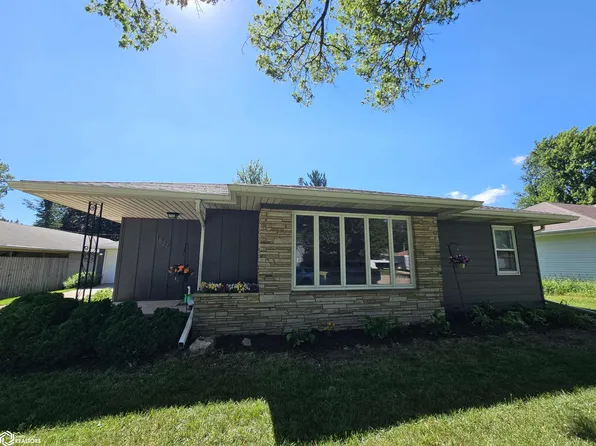 1827 Crestview Dr, Carroll, IA 51401