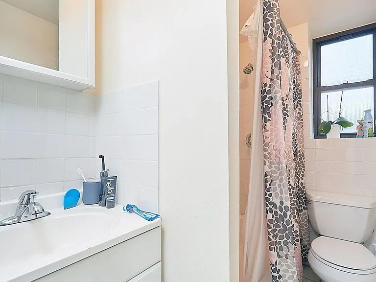 270 E 78th St #14 — Photo 5