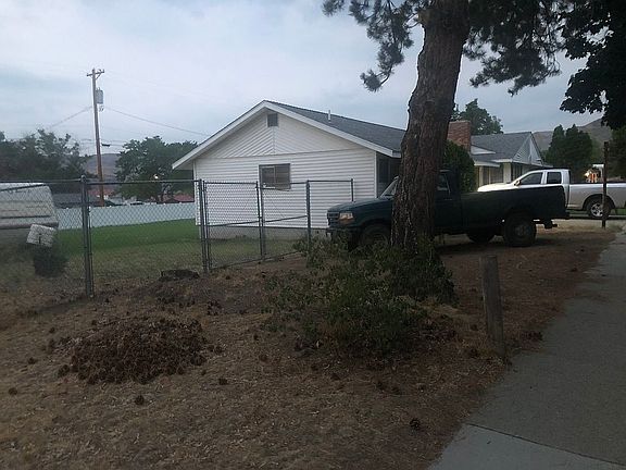 3rd image of 1120 Central Dr