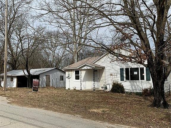 2nd image of 626 Flickinger St