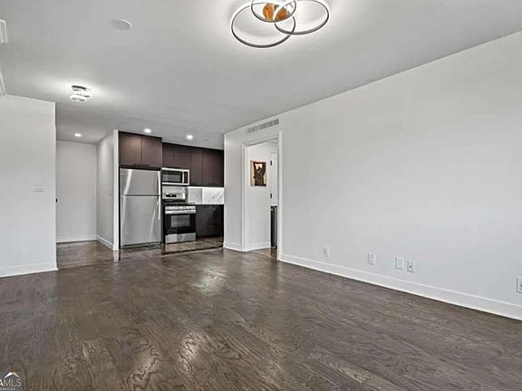 2nd image of 2285 Peachtree Rd Ne #1004