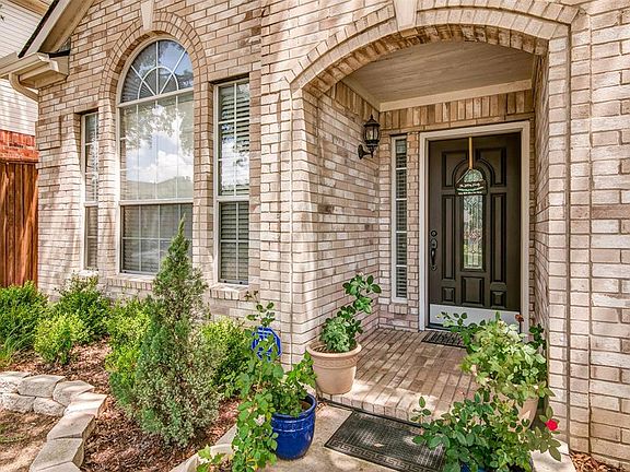 4th image of 833 Parkview Cir