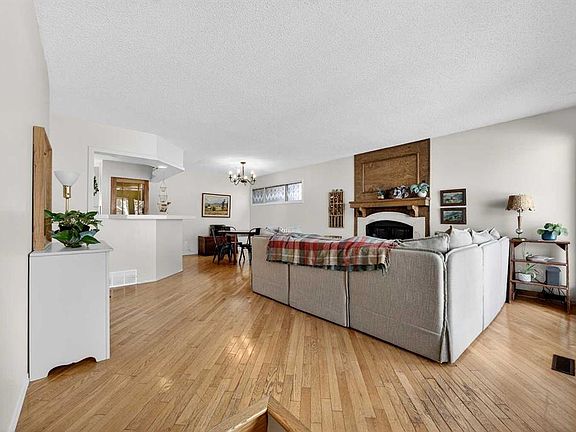 5th image of 100 N Strathcona Close SW