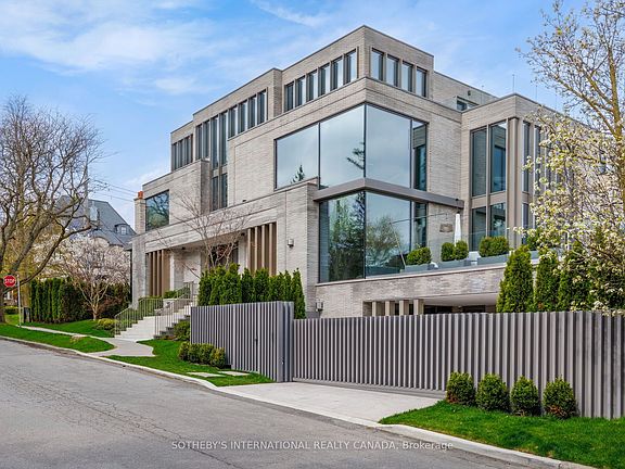 2nd image of 211 Dunvegan Rd