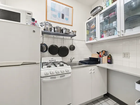 133 Manhattan Avenue image 12 of 20