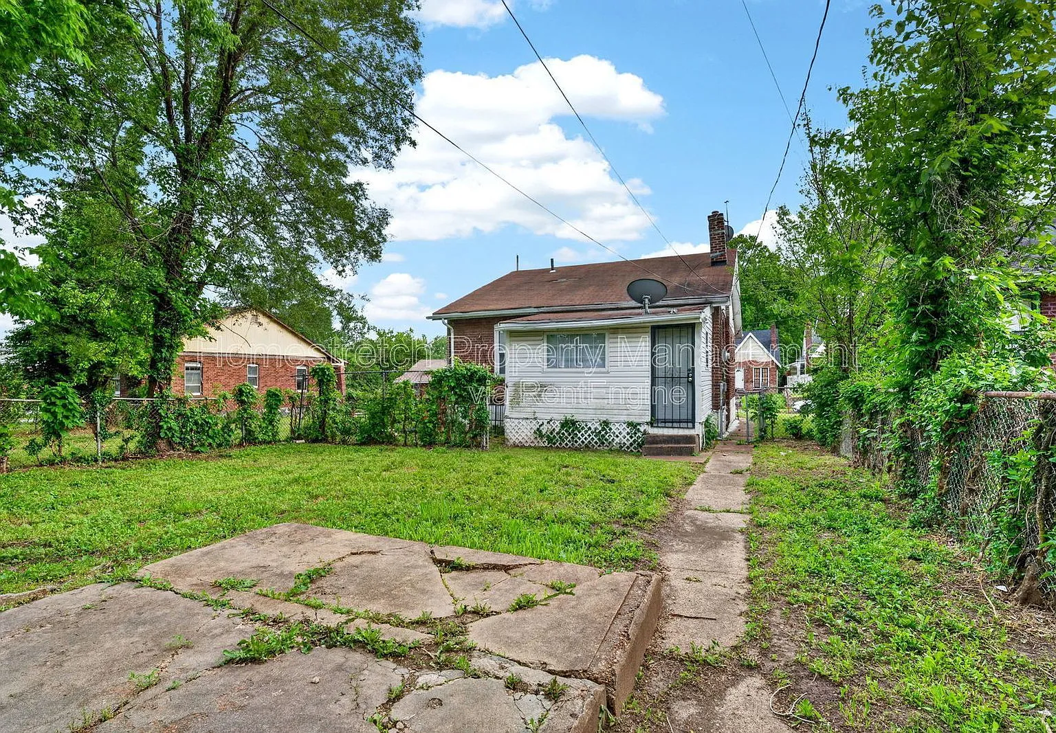 3 bed, 1.0 bath, 936 sqft, $1,000 — Photo 4