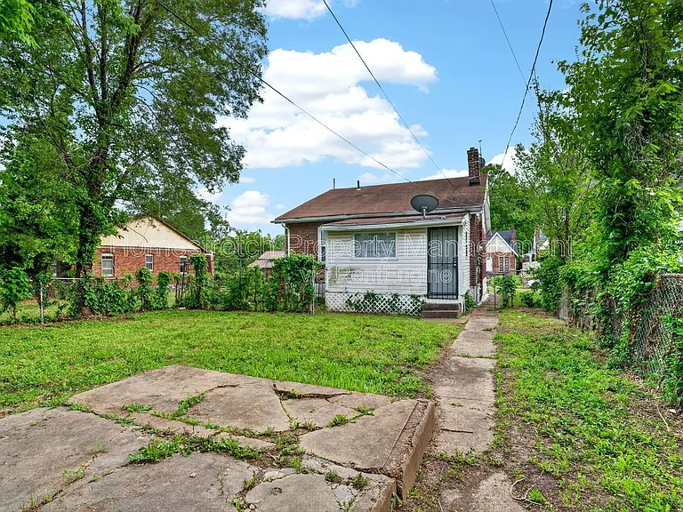 6705 Saint Louis Ave — Photo 4