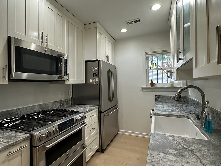222 Parker St NE — Photo 3