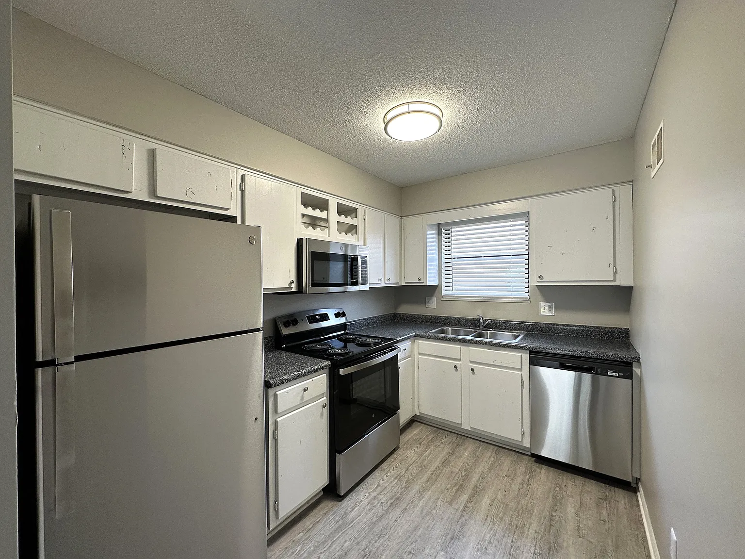 Princeton Court — Photo 1