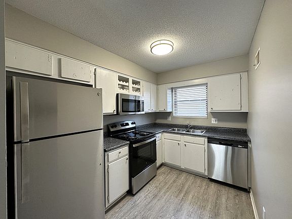 4th image of 9550-9634 W 87th St