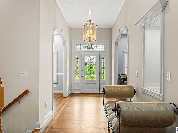 4th image of 707 Foxfire Rd