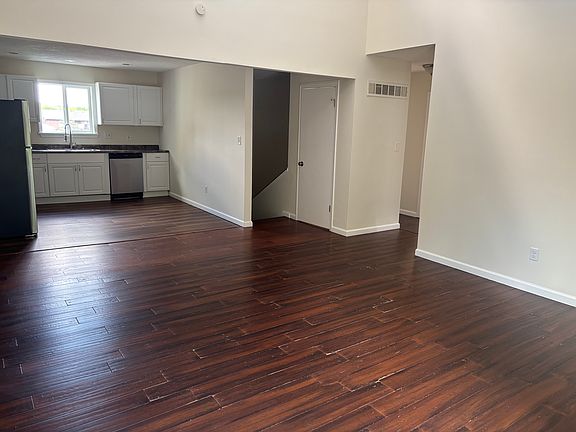 3rd image of 11102 College Ave