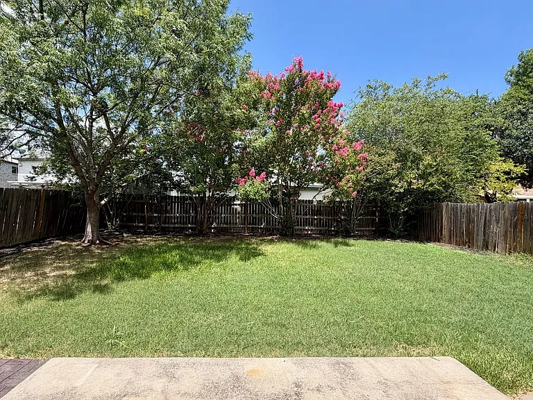 8143 Chestnut Manor Dr — Photo 33