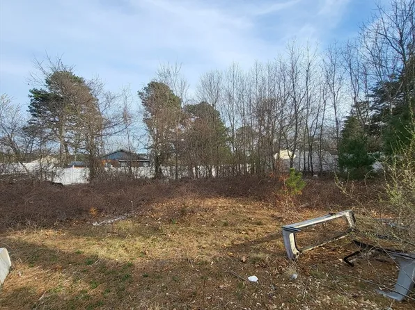 81 Maple Springs Rd, Wareham, MA 02571